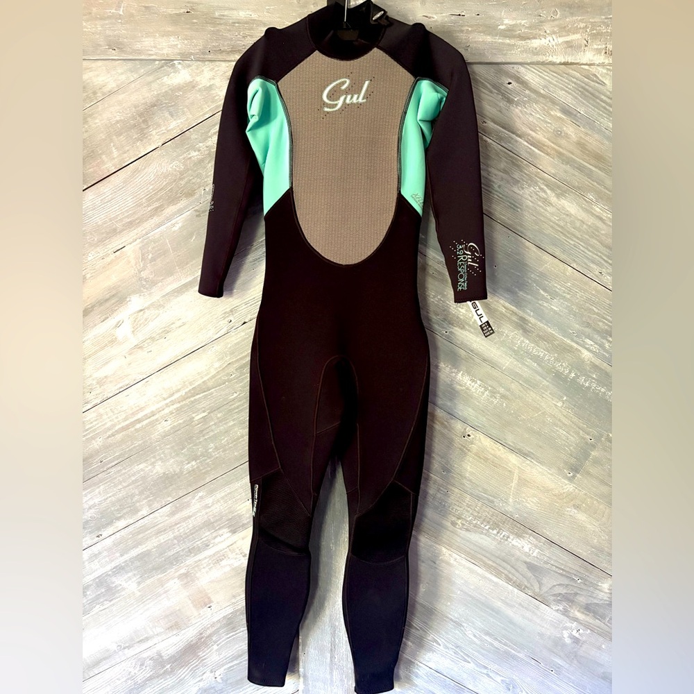 GUL Women’s Response 3/2mm Back Zip Wetsuit NWOT
Black and Teal